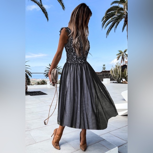 ::SOLD::Black High Neck Sleeveless Crochet Lace Mesh
Lined Evening Dress👗 - Picture 7 of 16